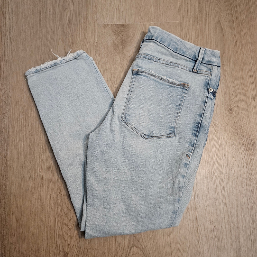 Good American Light Wash Cropped Jeans